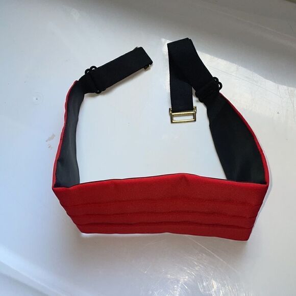Red satin cummerbund - Picture 2 of 4